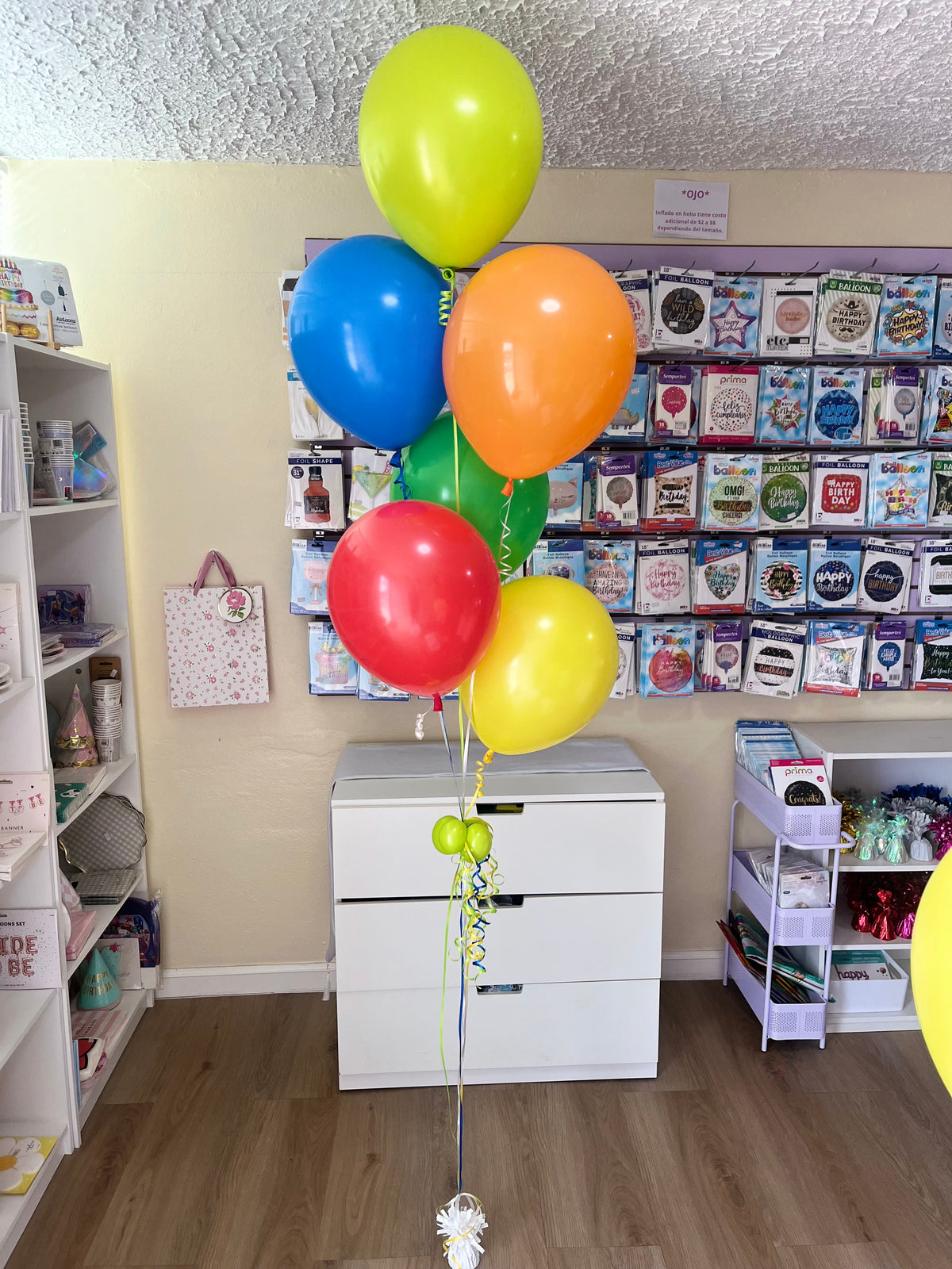 Media docena de globos con helio