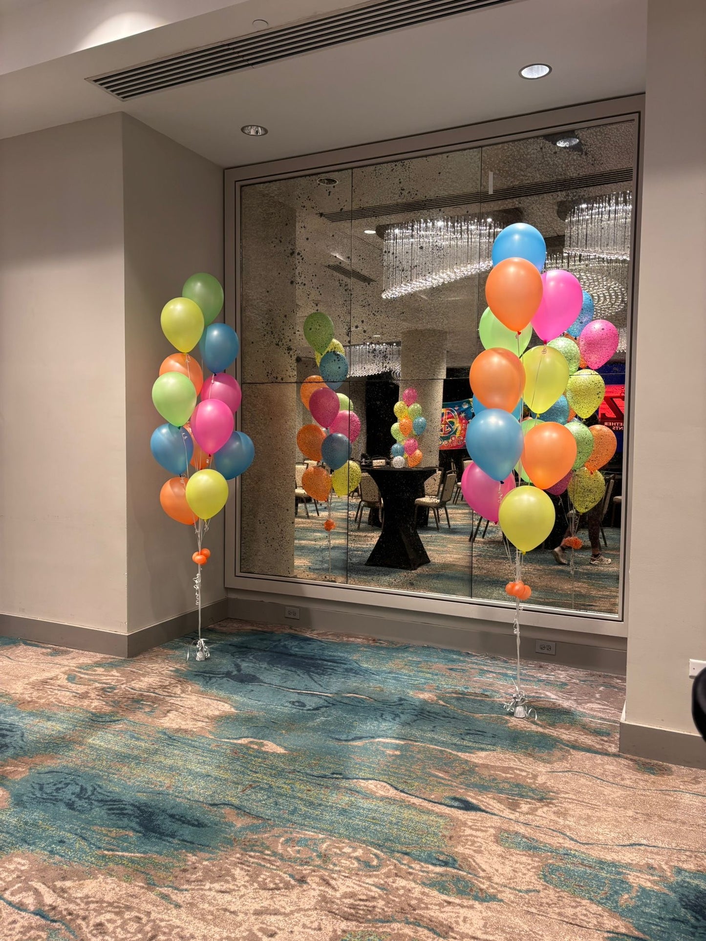 Docena de globos con helio